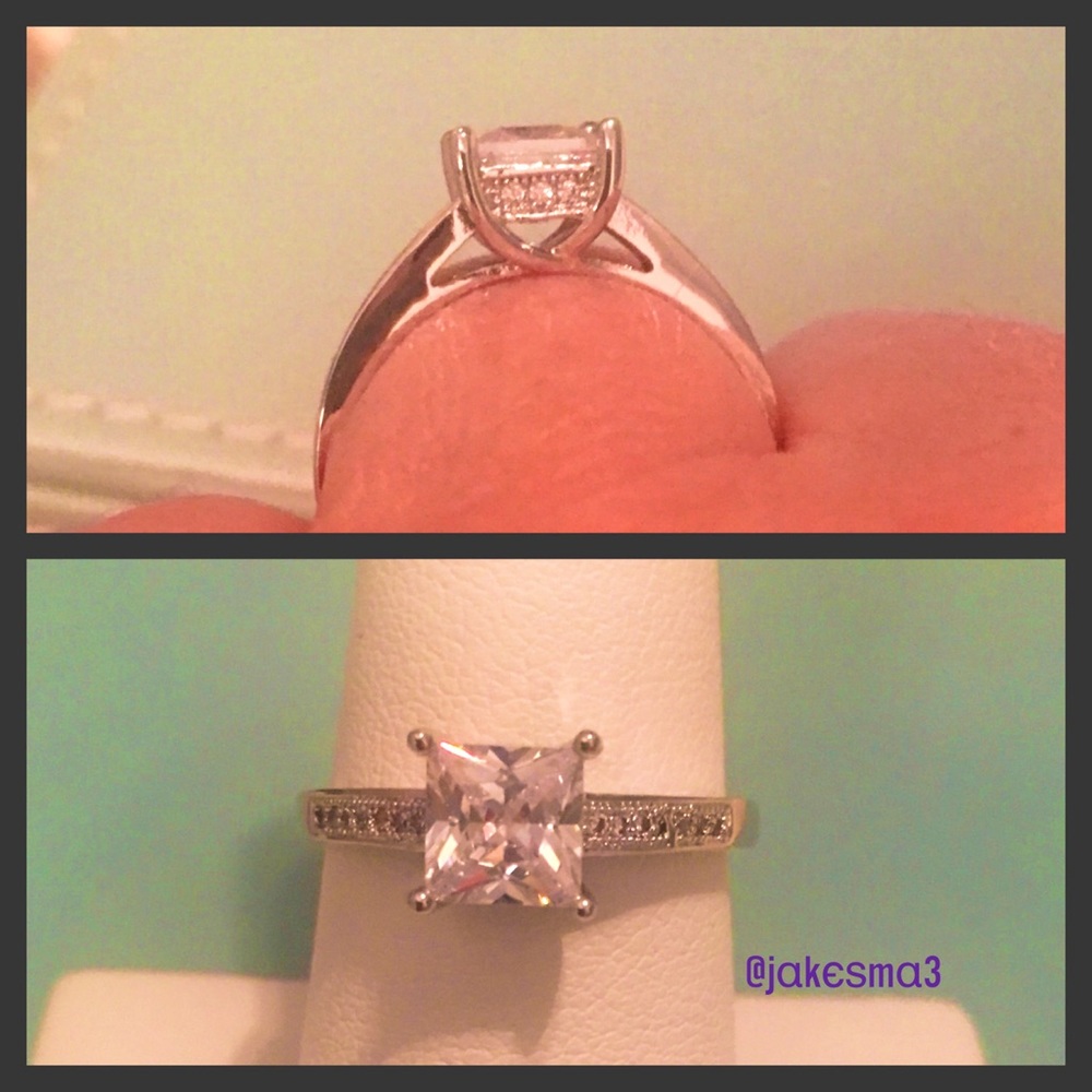 ✨BEAUTIFUL PRINCESS CUT CZ RING✨ - Picture 2 of 3